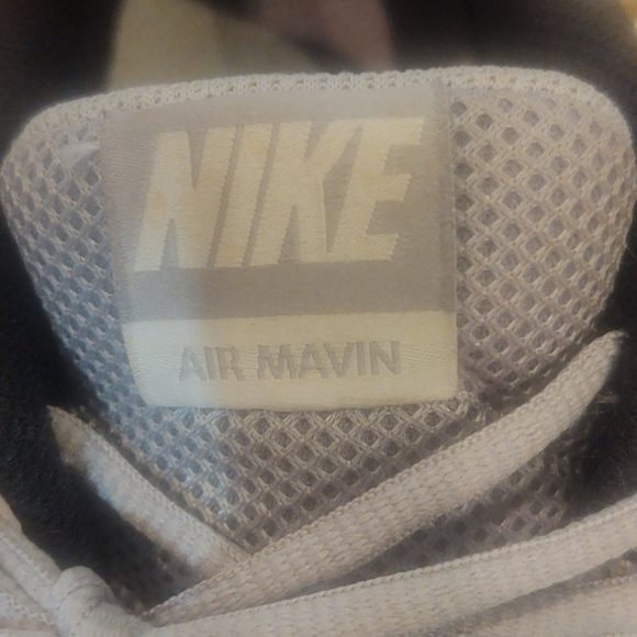 Shoes - Picture 8 of 9